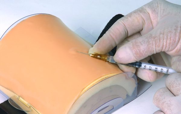 HUG/HS18E - wielofunkcyjny model do treningu iniekcji domięśniowych i podskórnych